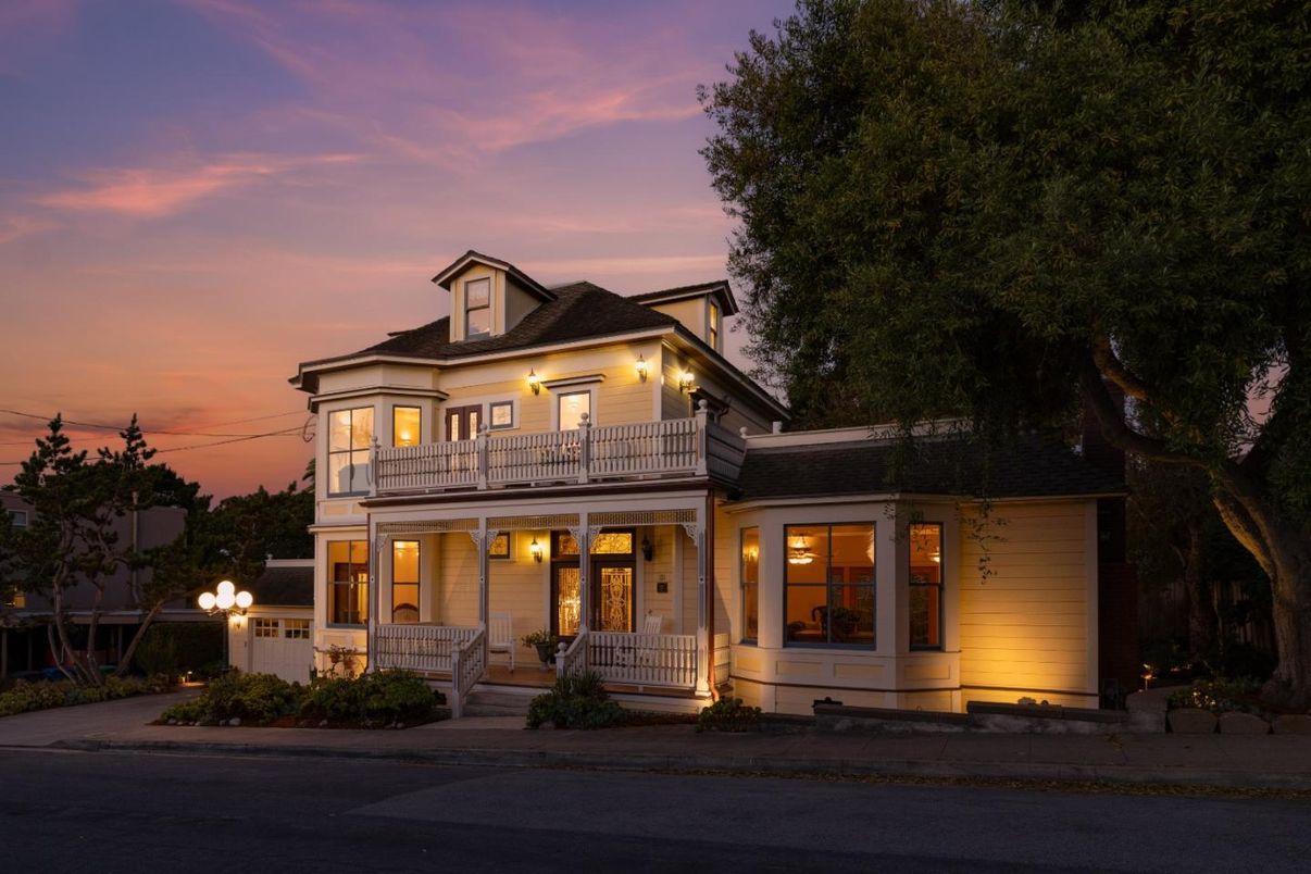 Exterior, Facade, Queen Anne Victorian