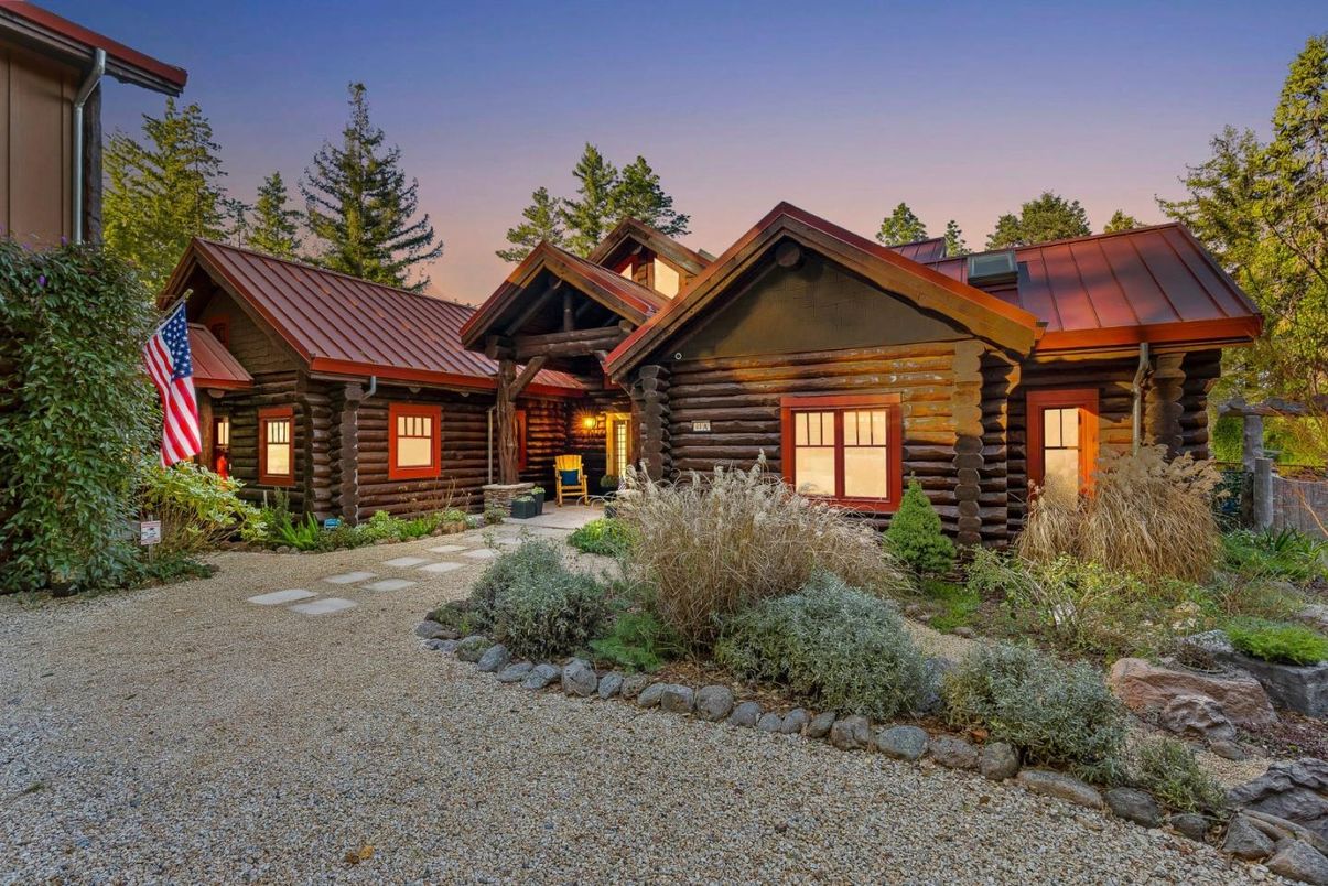 Backyard, Exterior, Facade, Log Home