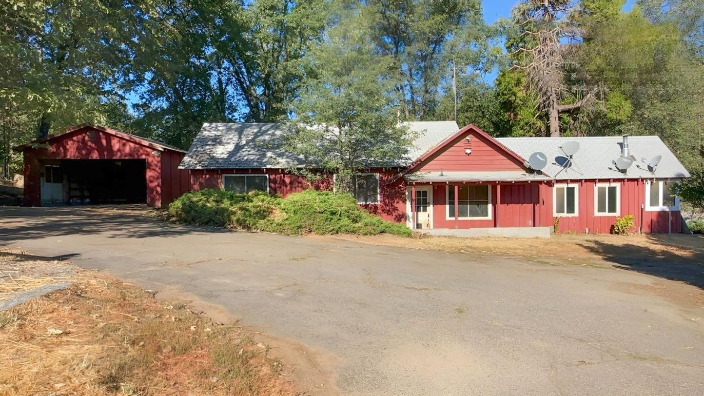 Attached, Exterior, Facade, Ranch