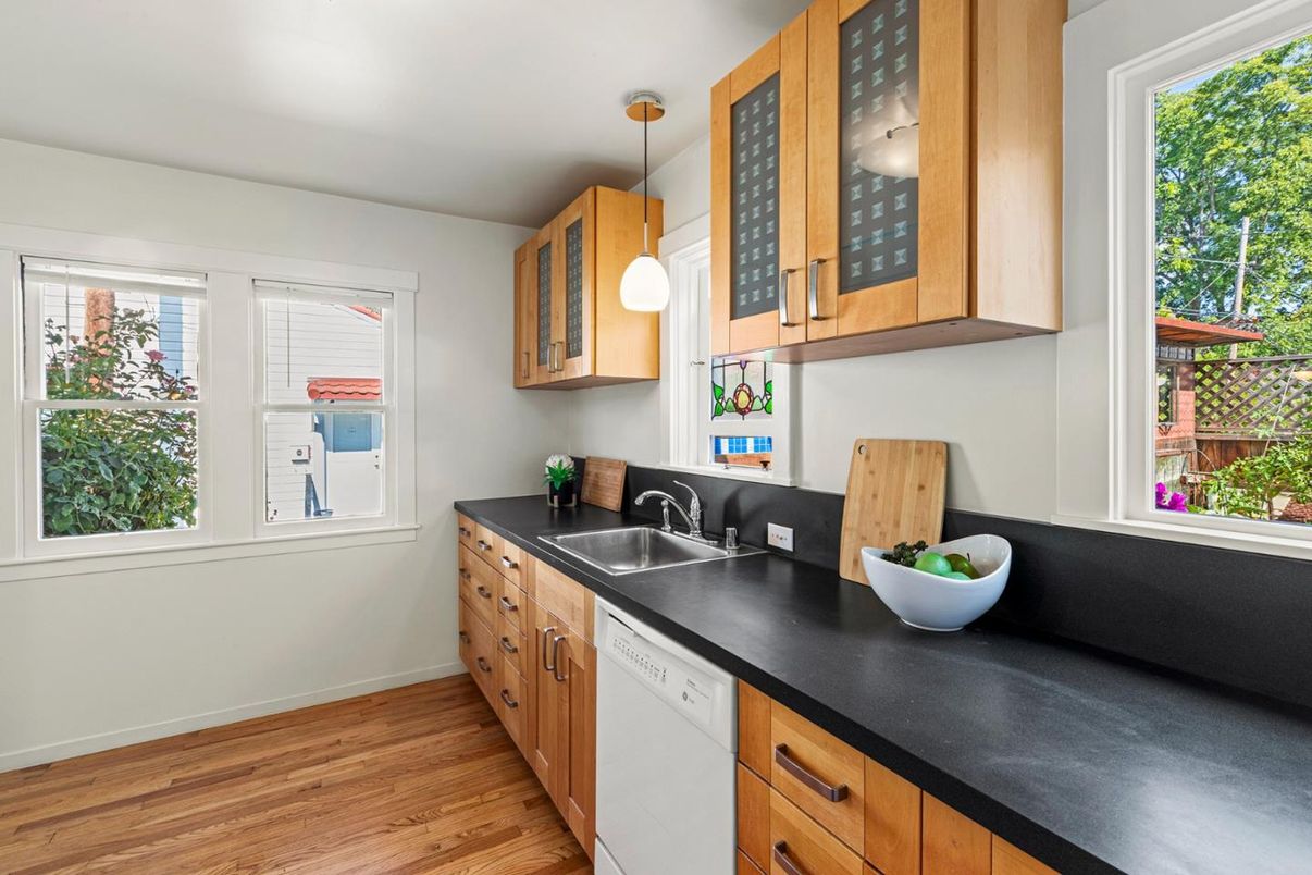 Interior, Kitchen, Pendant Lights, Wood Texture Flooring