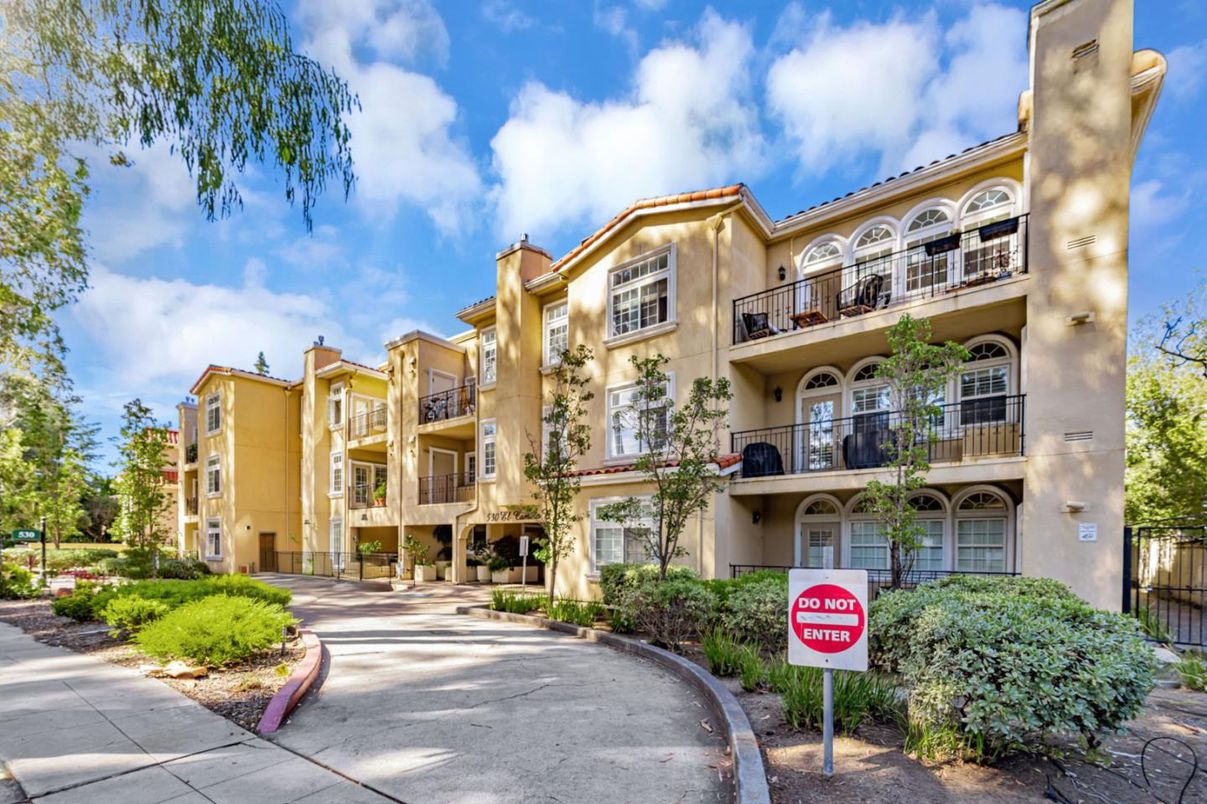 Exterior, Facade, Condo Building