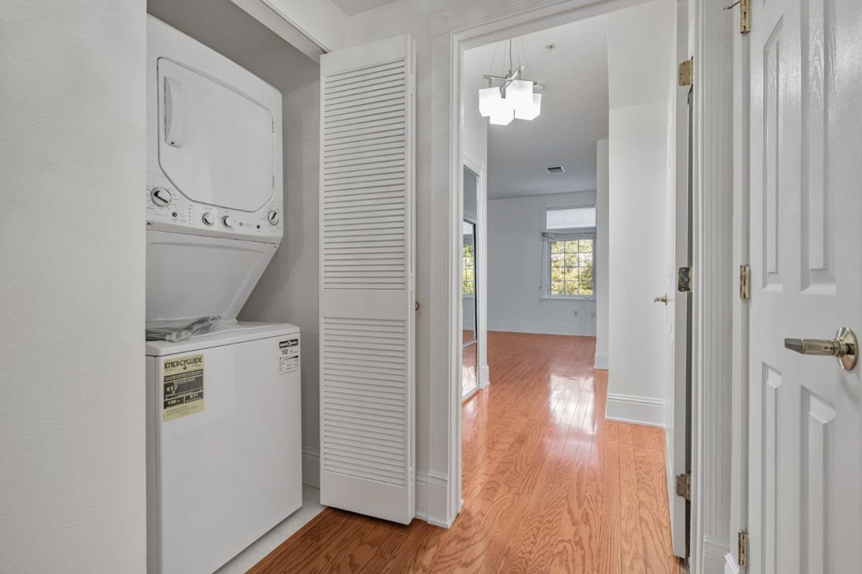 Interior, Utility Closets, Washer, Wood Texture Flooring
