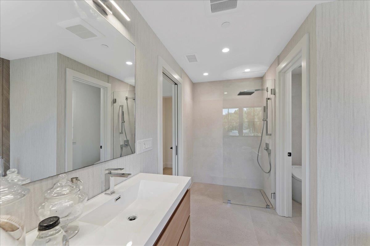 Bathroom, Dual Sink Vanities, Interior, Recessed Lighting