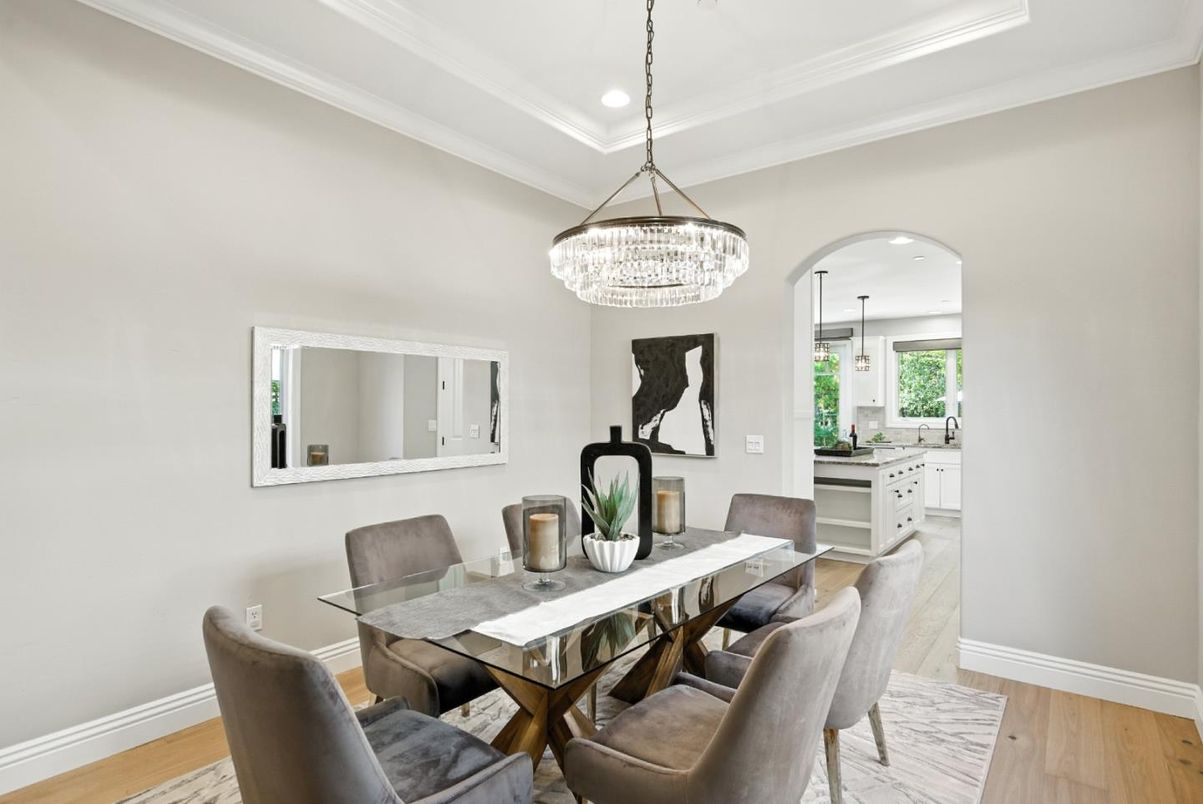 Chandelier, Dining room, Interior, Recessed Lighting, Wood Texture Flooring