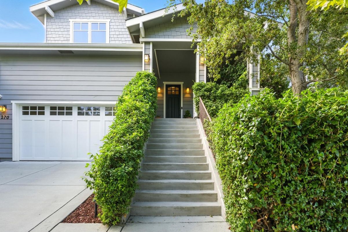 Attached, Exterior, Facade, American Craftsman