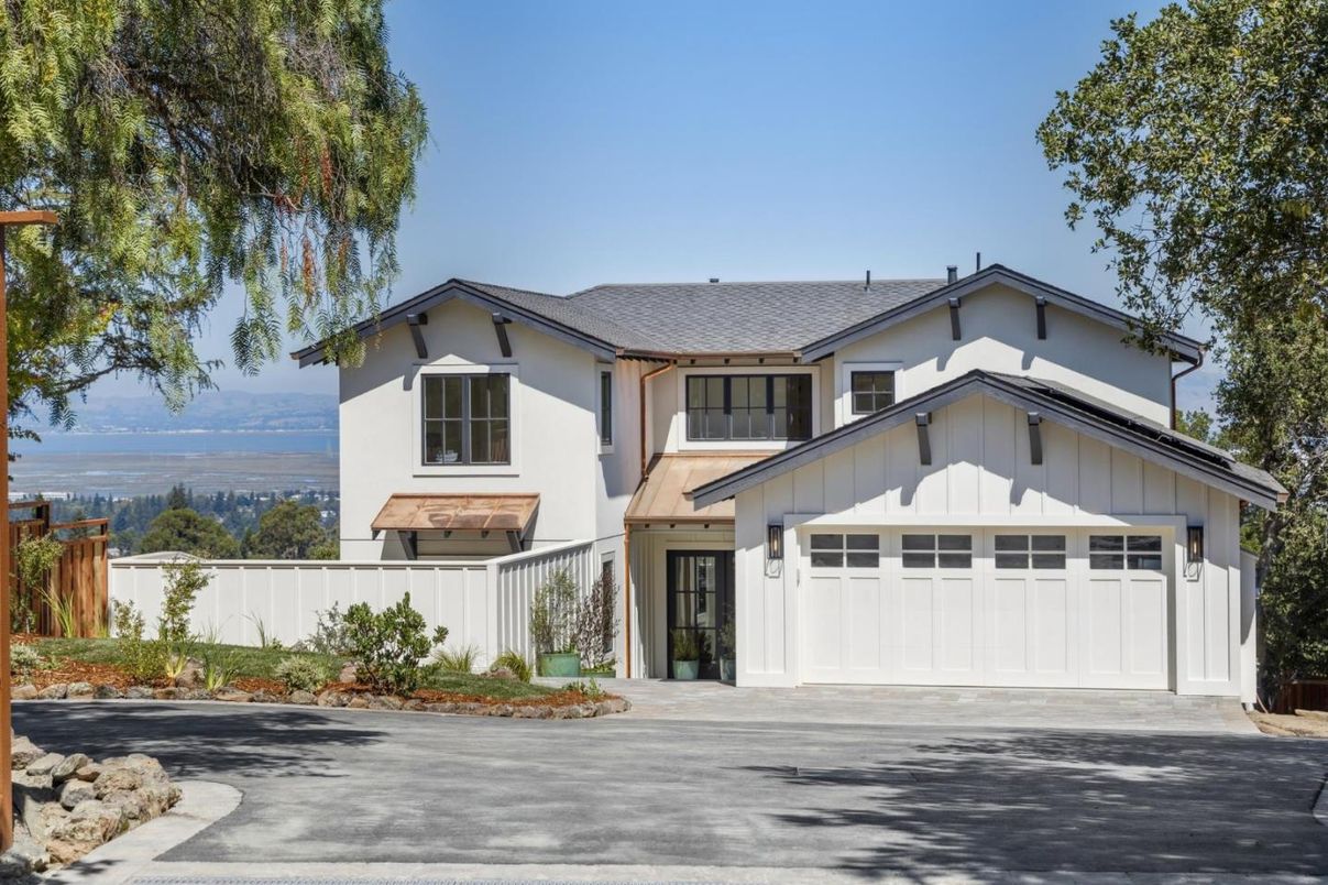 Attached, Exterior, Facade, Farmhouse