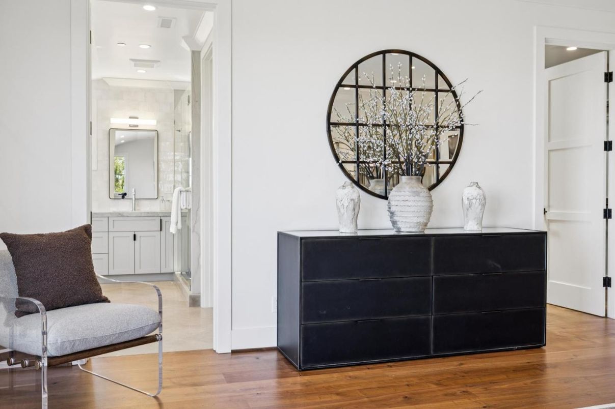 Bathroom, Interior, Recessed Lighting, Wood Texture Flooring