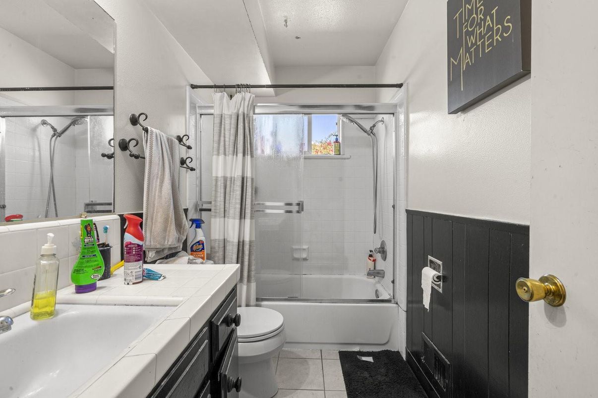 Bathroom, Interior, Tile Countertops