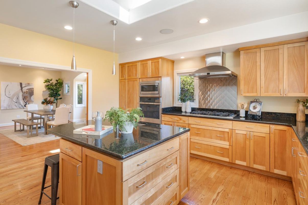 Dining room, Interior, Kitchen, Pendant Lights, Recessed Lighting, Stainless Steel Appliances, Wood Texture Flooring