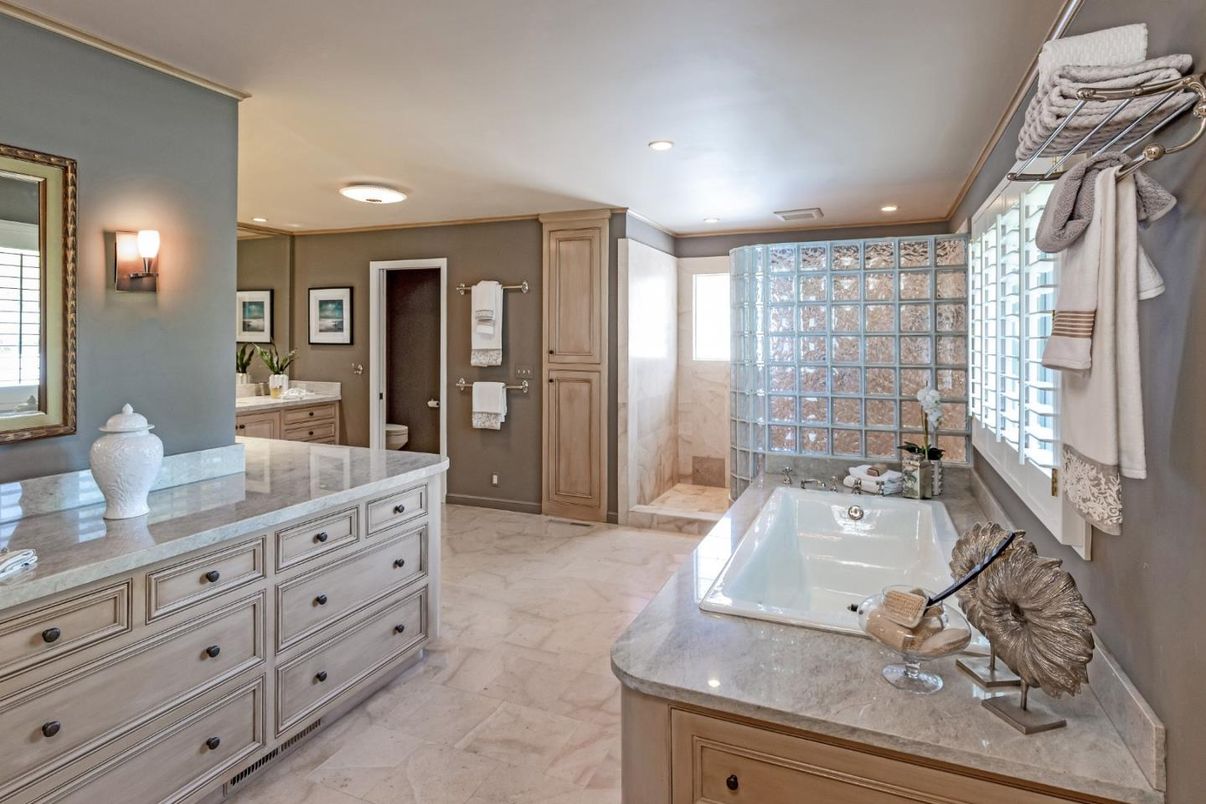 Bathroom, Interior, Marble, Recessed Lighting