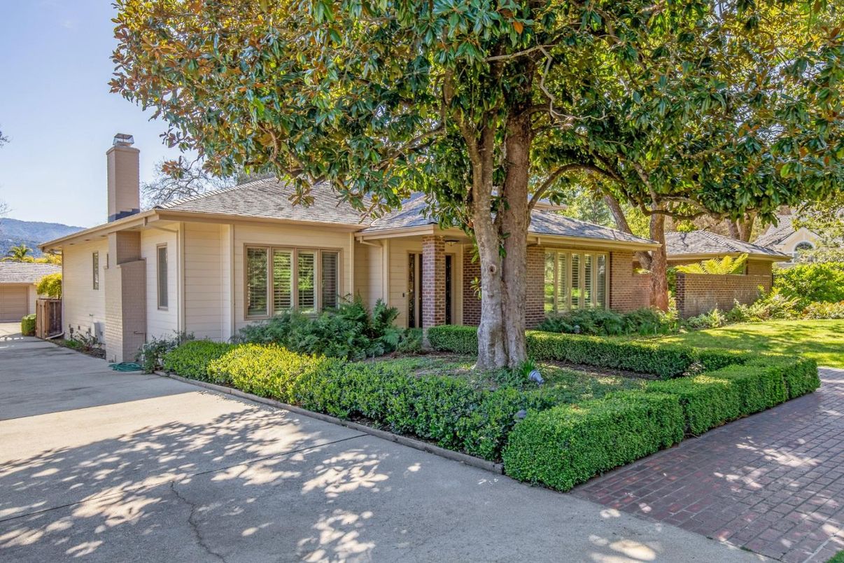 Exterior, Facade, Brick Facade, Ranch