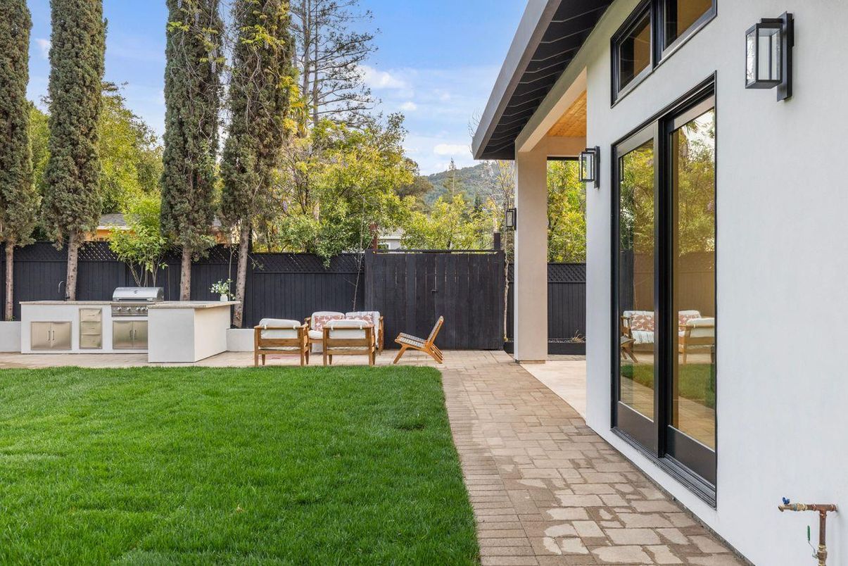 Backyard, Exterior, Outdoor Kitchen
