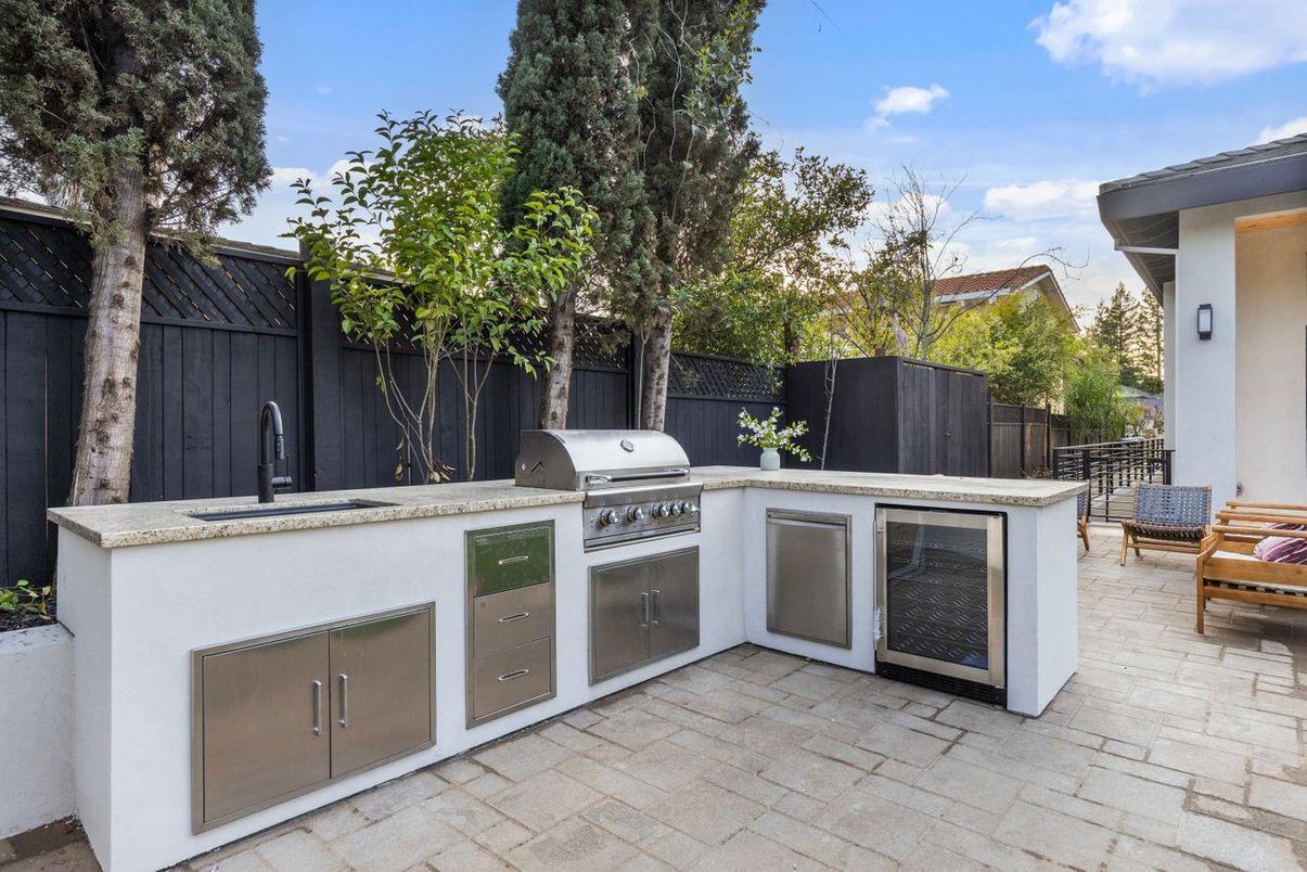 Exterior, Outdoor Kitchen