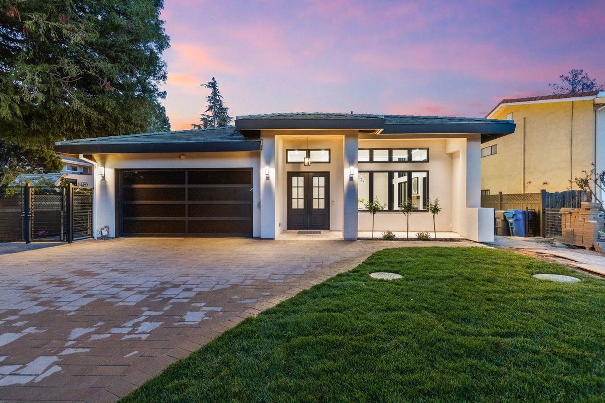 Attached, Backyard, Exterior, Facade, Modern