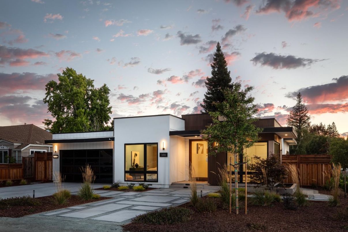 Backyard, Exterior, Facade, Modern