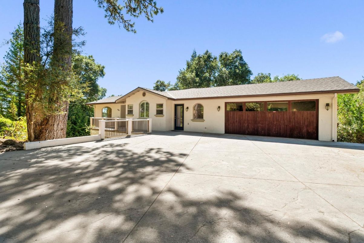Attached, Exterior, Facade, Ranch
