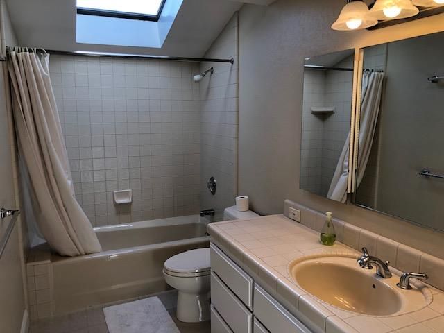 Bathroom, Interior, Tile Countertops