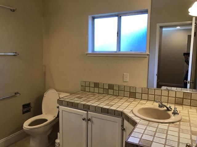 Bathroom, Interior, Tile Countertops