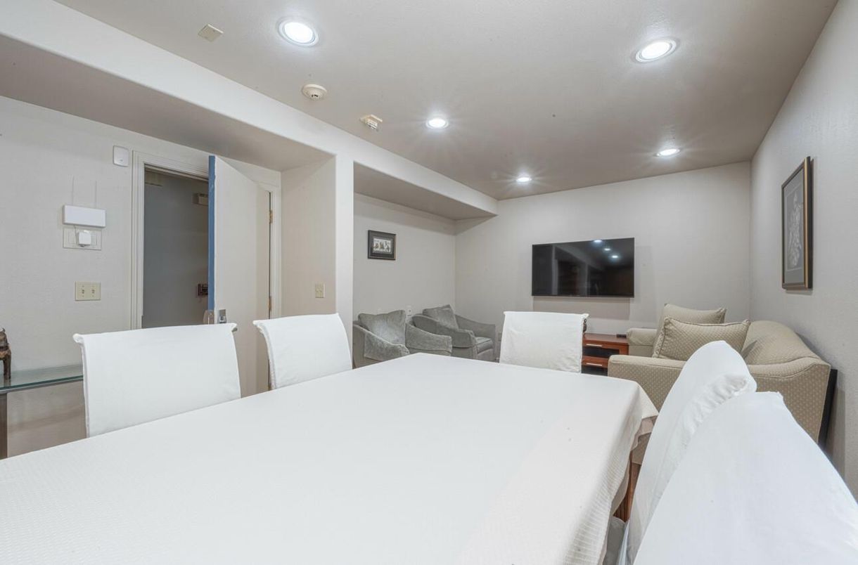 Dining room, Interior, Living room, Recessed Lighting