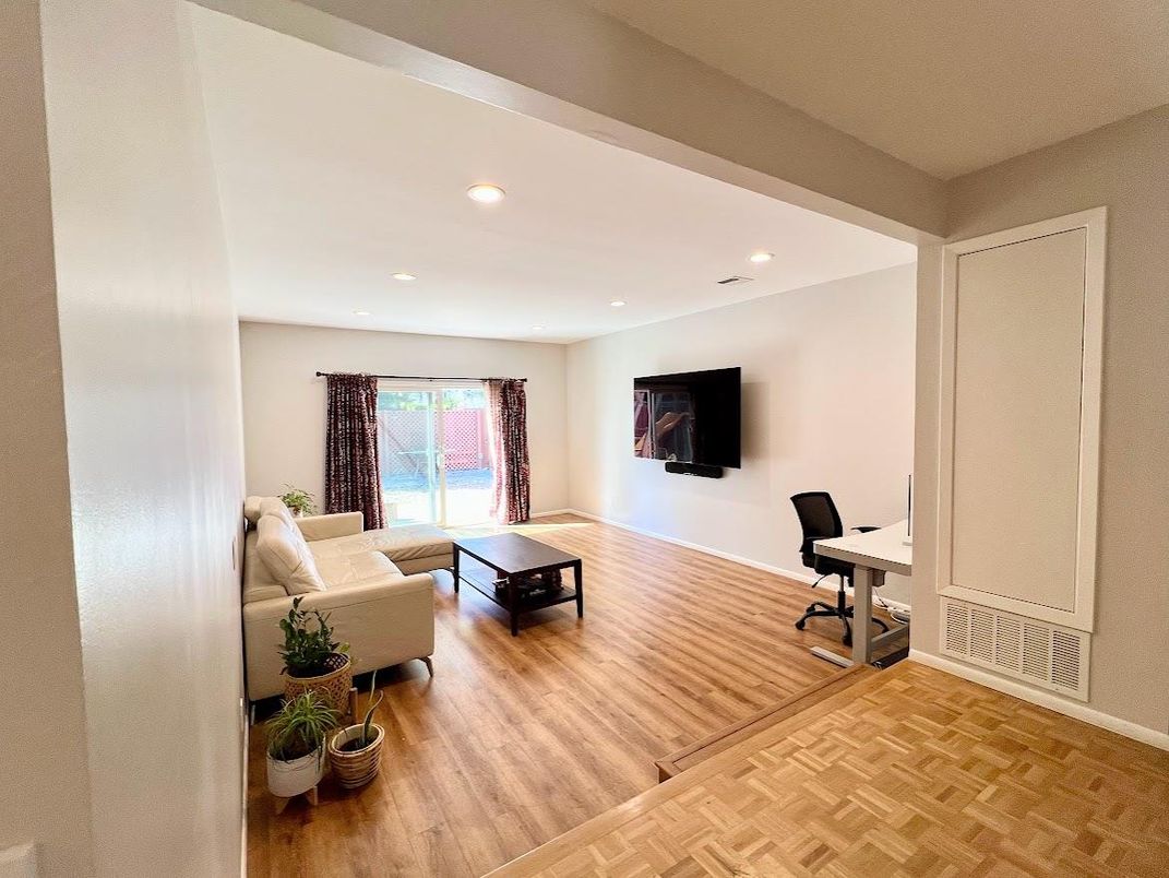 Home Office, Interior, Recessed Lighting, Wood Texture Flooring