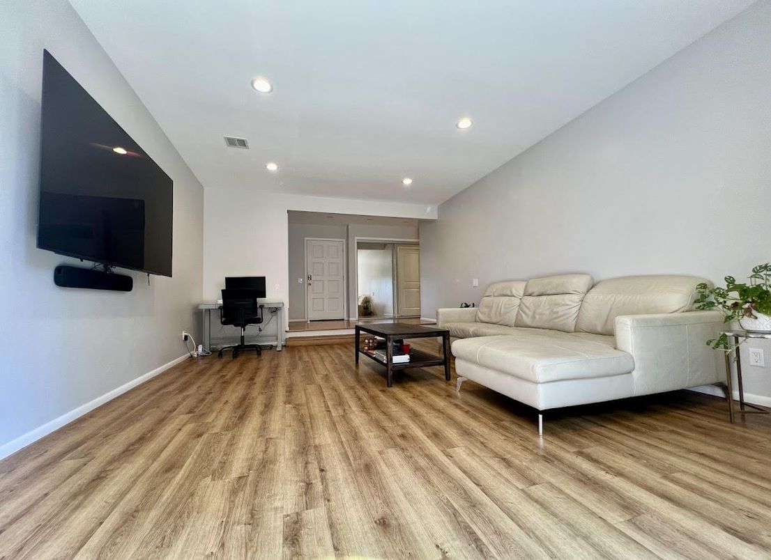 Interior, Recessed Lighting, Wood Texture Flooring
