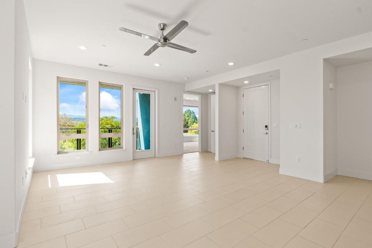 Empty room, Interior, Recessed Lighting