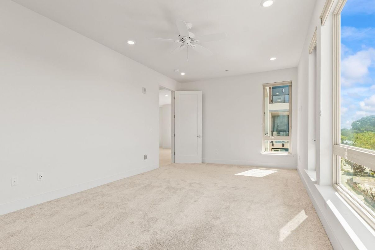 Empty room, Interior, Recessed Lighting