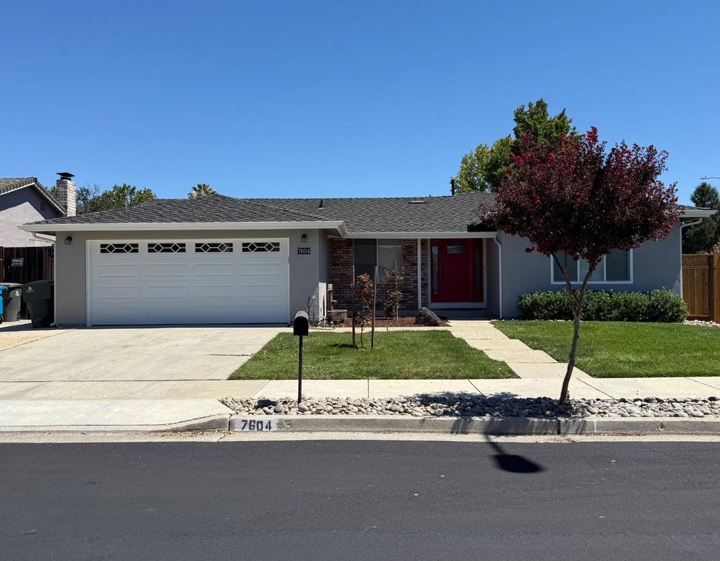 Attached, Exterior, Facade, Ranch