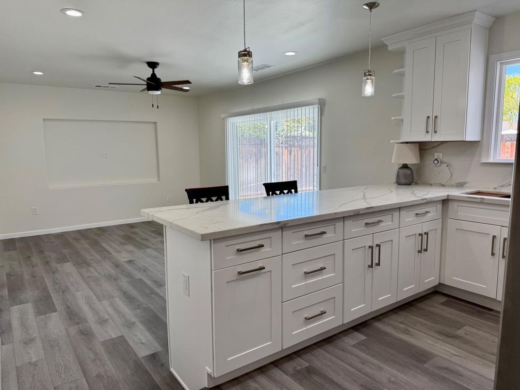 Interior, Pendant Lights, Recessed Lighting, Wood Texture Flooring