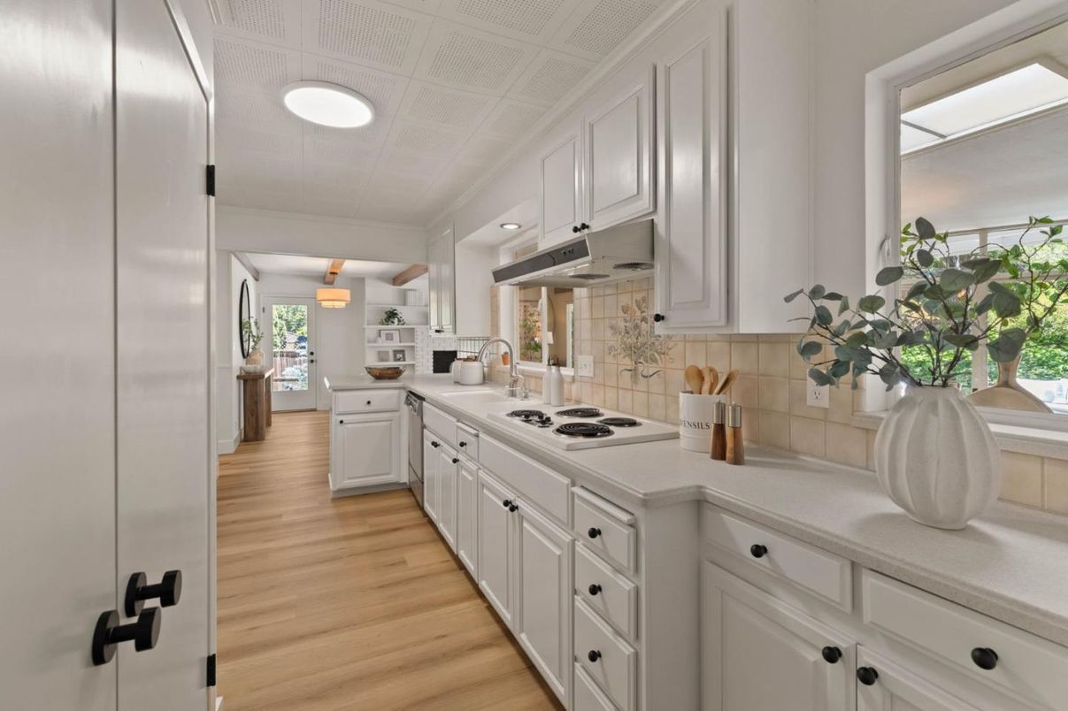 Interior, Kitchen, Recessed Lighting, Wood Texture Flooring