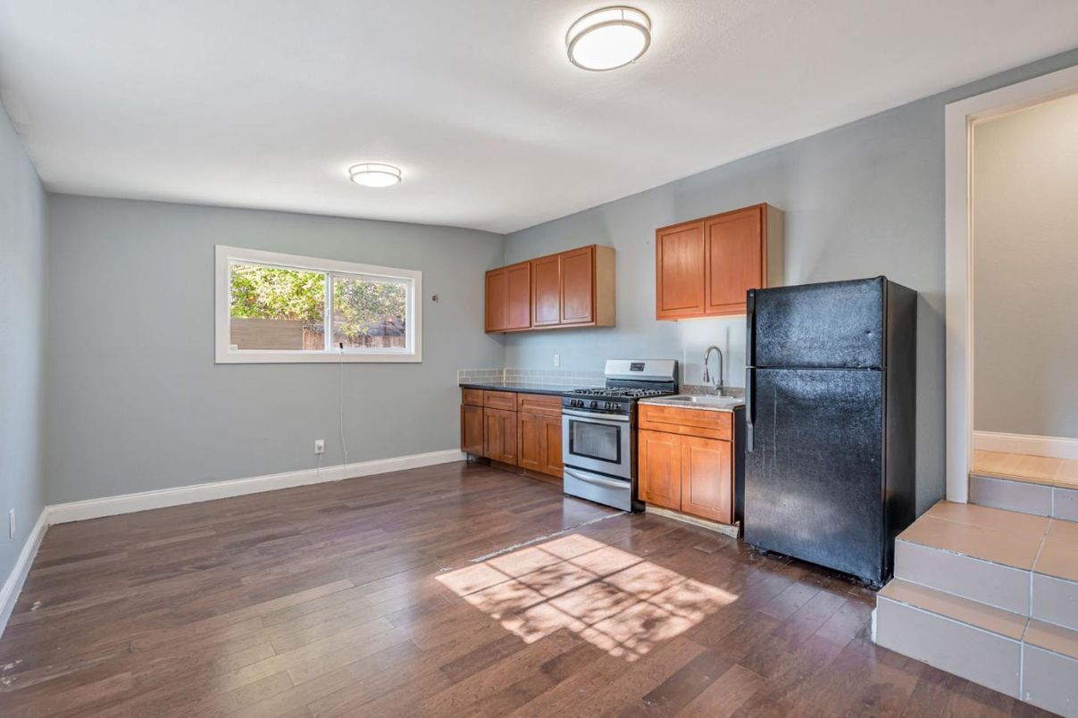 Interior, Kitchen, Stainless Steel Appliances, Wood Texture Flooring