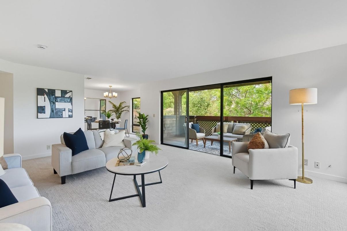 Chandelier, Dining room, Interior, Living room