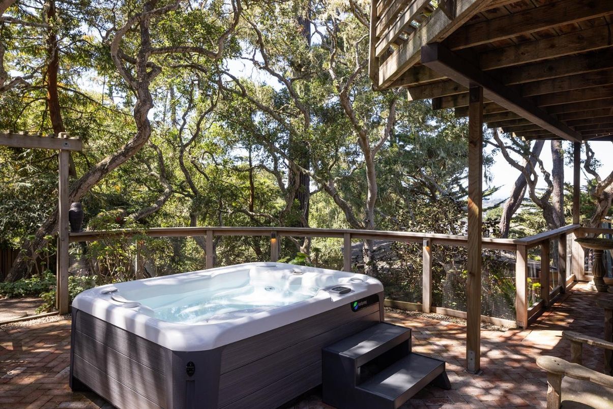Exterior, Hot Tub