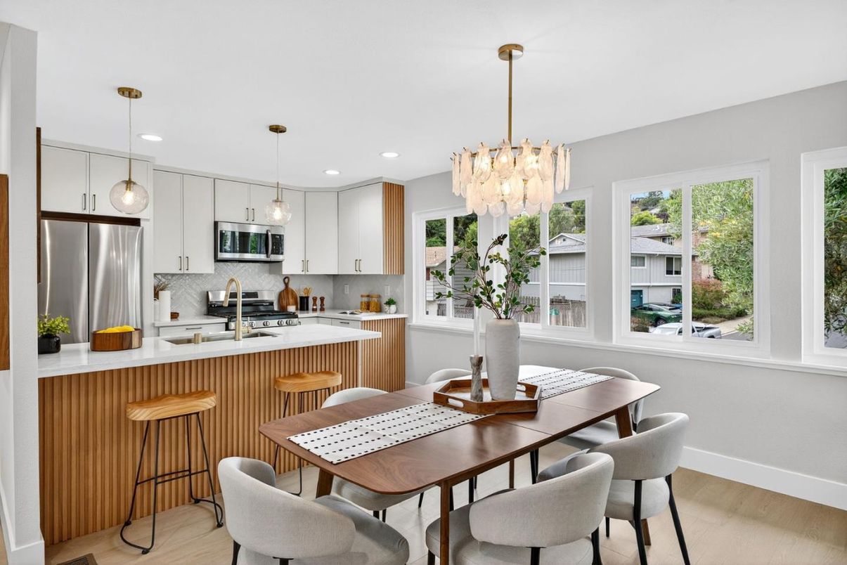 Chandelier, Dining room, Interior, Kitchen, Pendant Lights, Recessed Lighting, Stainless Steel Appliances, Wood Texture Flooring