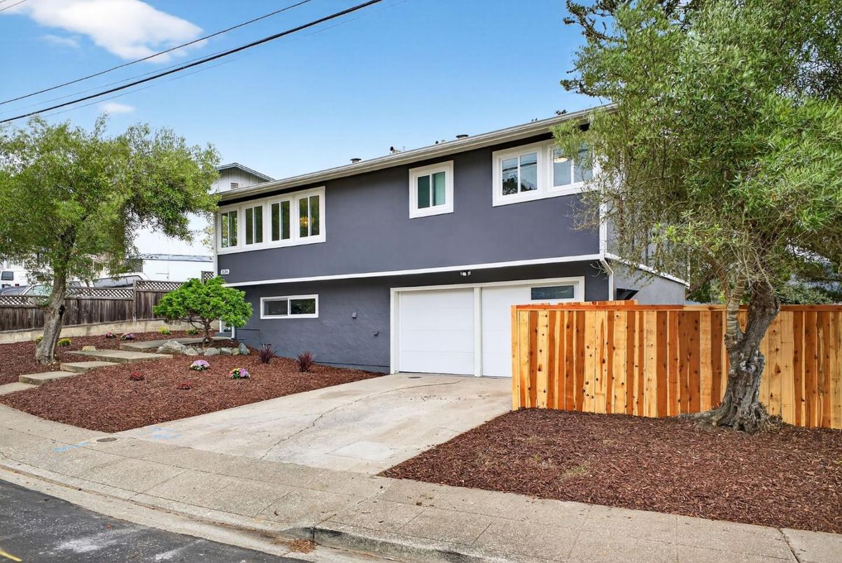 Attached, Exterior, Facade, Raised Ranch