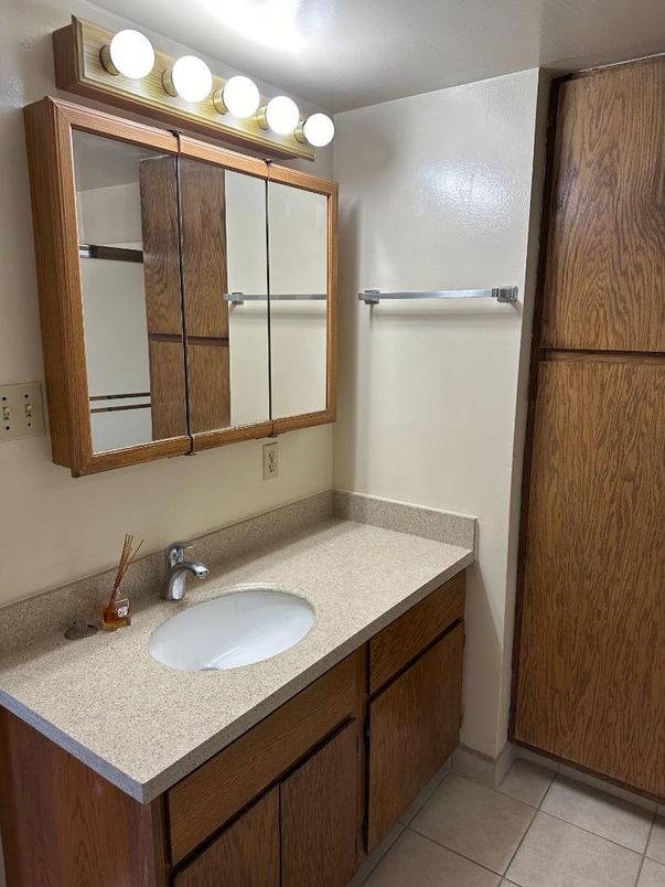 Bathroom, Dual Sink Vanities, Interior