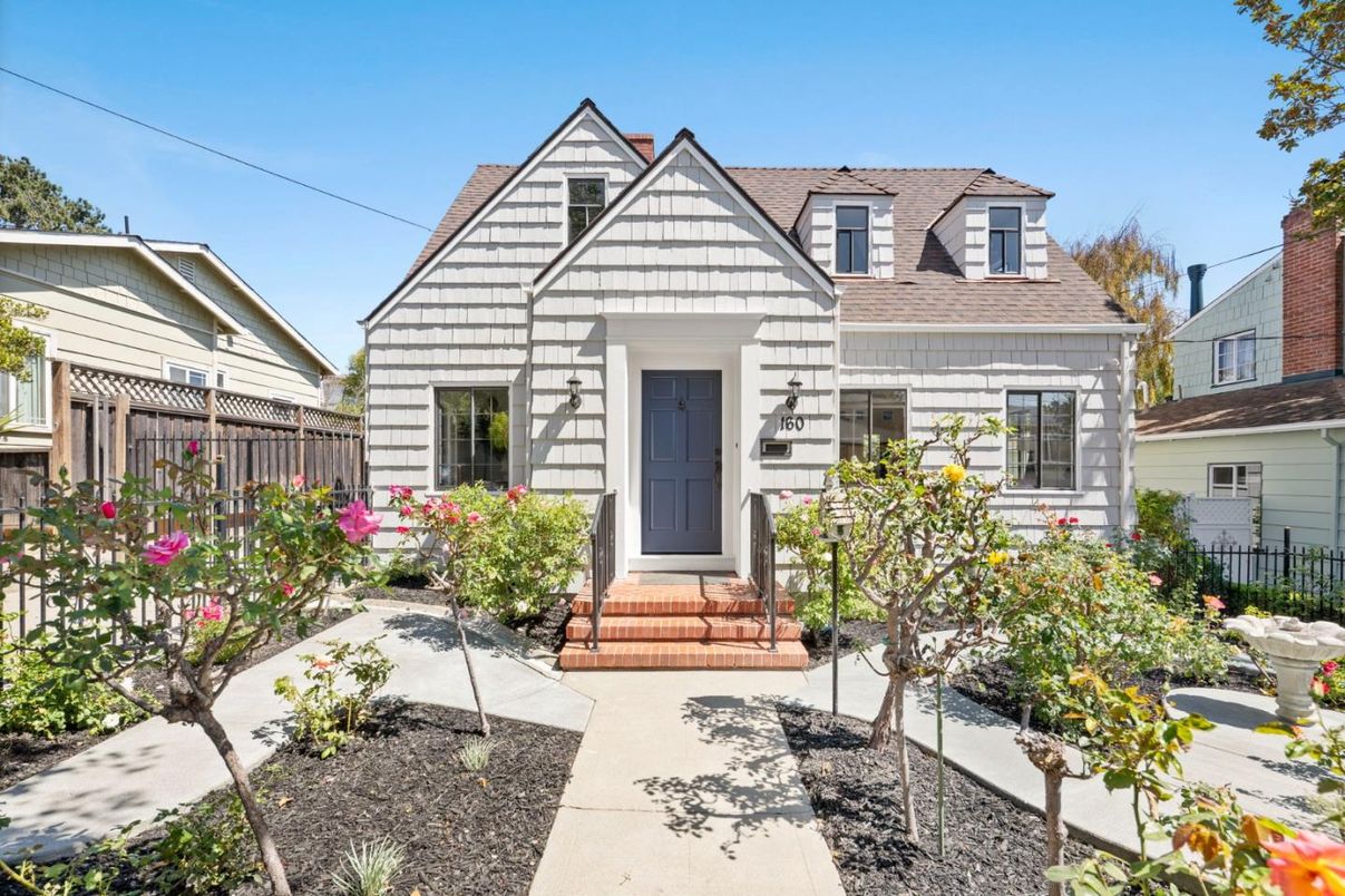 Exterior, Facade, Queen Anne Victorian