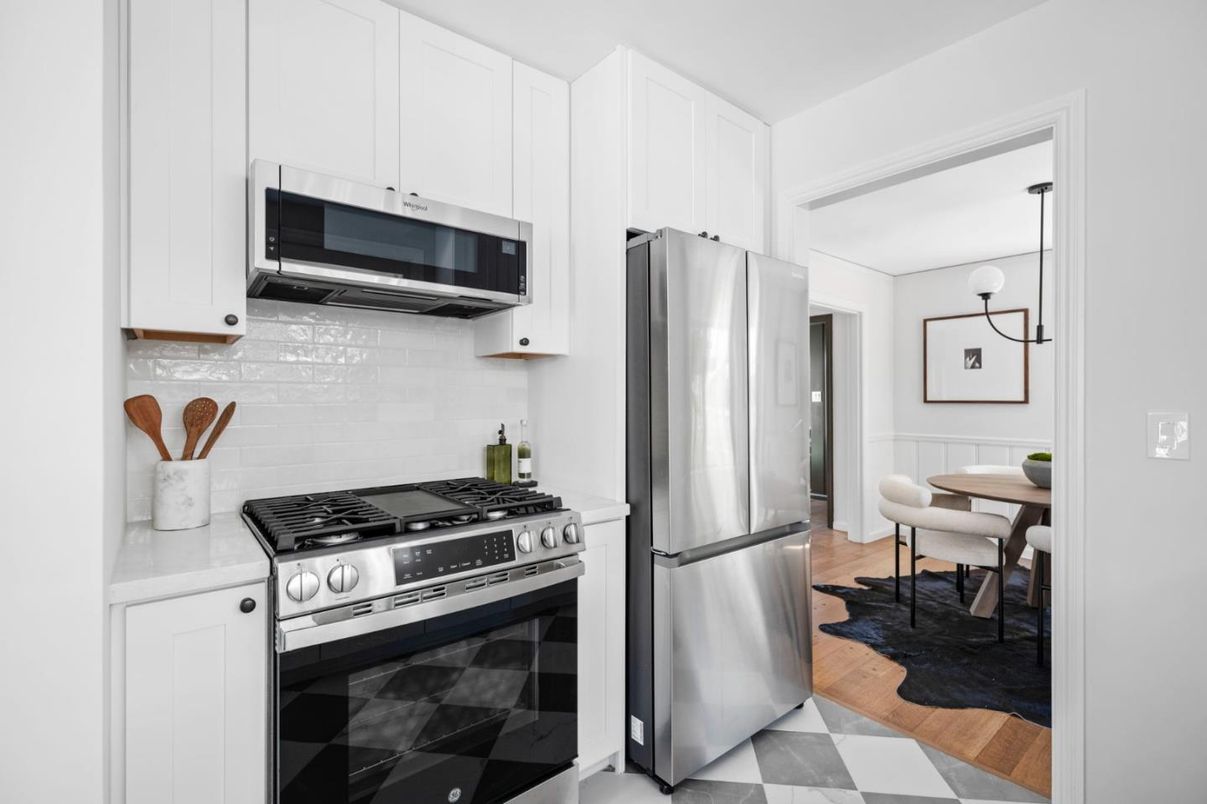Dining room, Interior, Kitchen, Pendant Lights, Stainless Steel Appliances, Wood Texture Flooring
