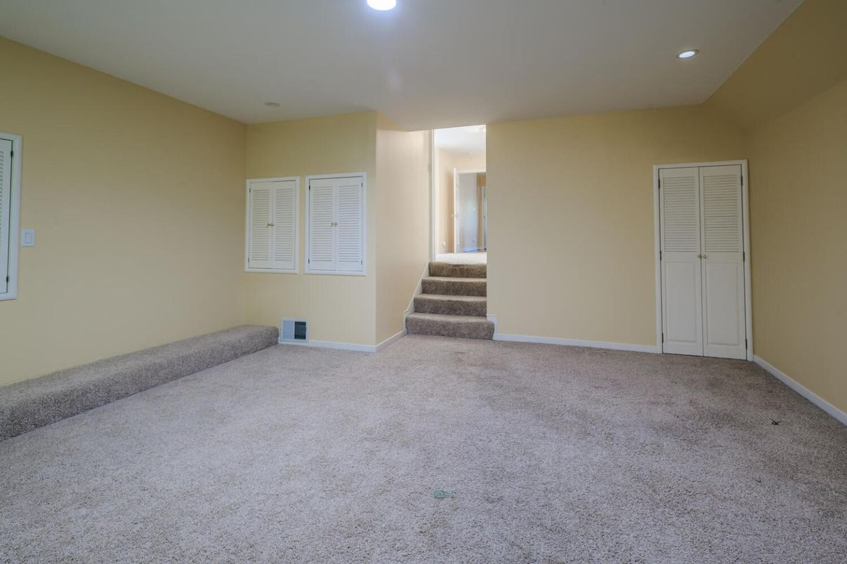 Empty room, Interior, Recessed Lighting