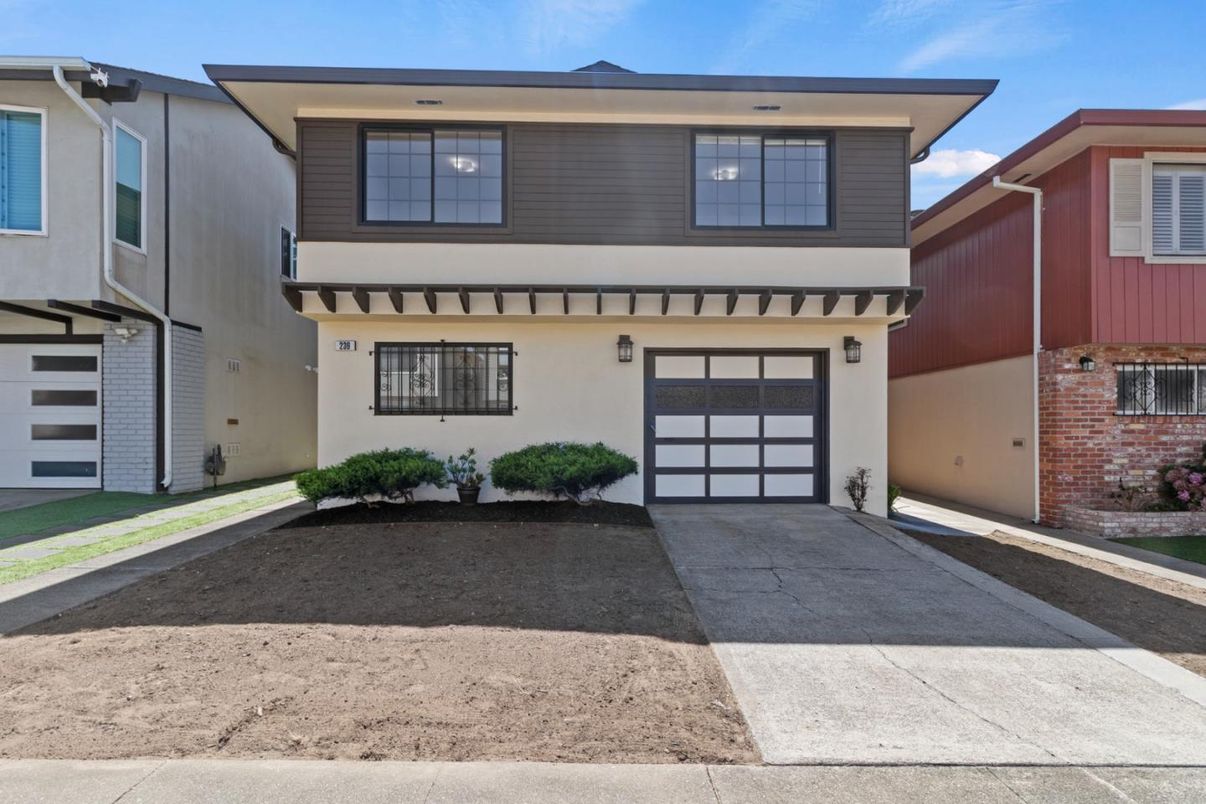 Attached, Exterior, Facade, Modern