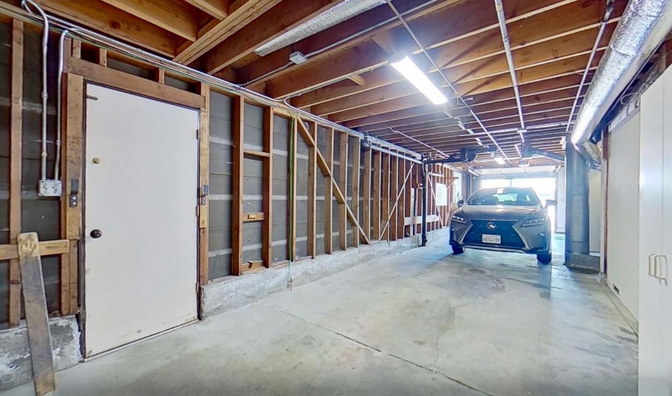 Garage, Interior, Wooden Beams