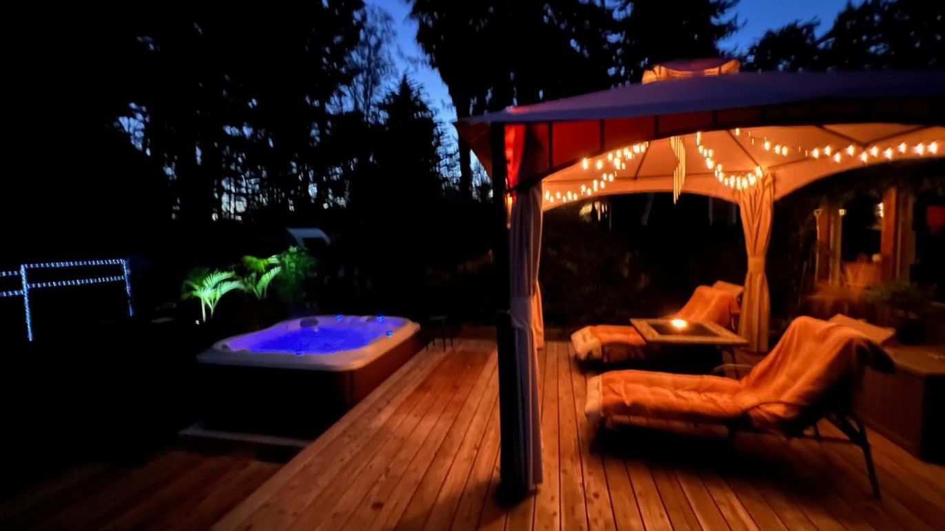 Exterior, Hot Tub