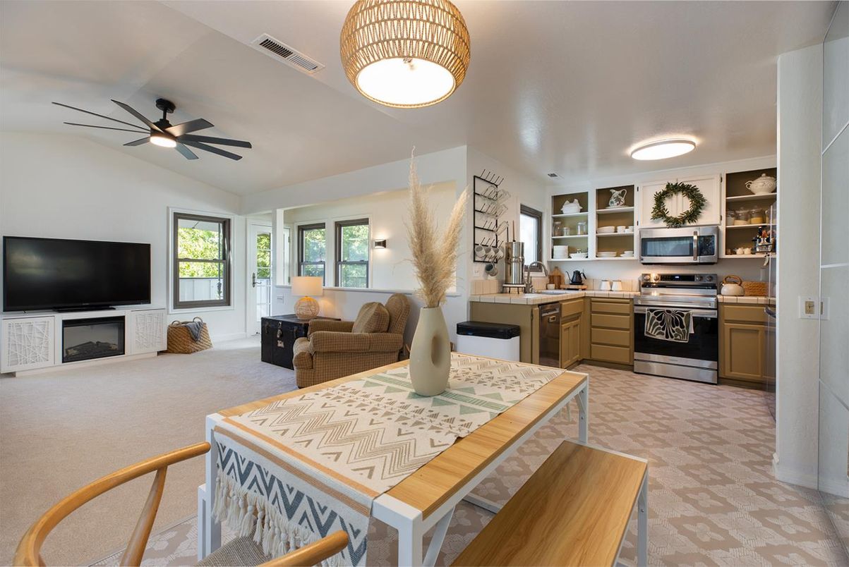 Interior, Kitchen, Living room, Stainless Steel Appliances