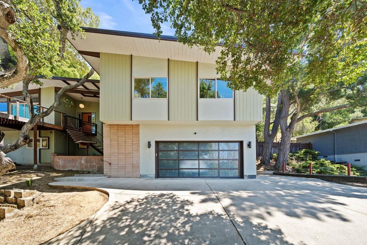 Attached, Exterior, Facade, Modern