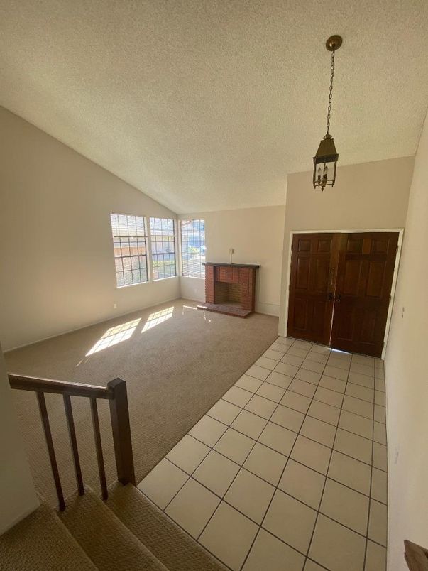 Empty room, Interior, Pendant Lights