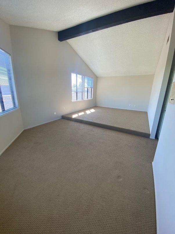 Empty room, Interior, Wooden Beams