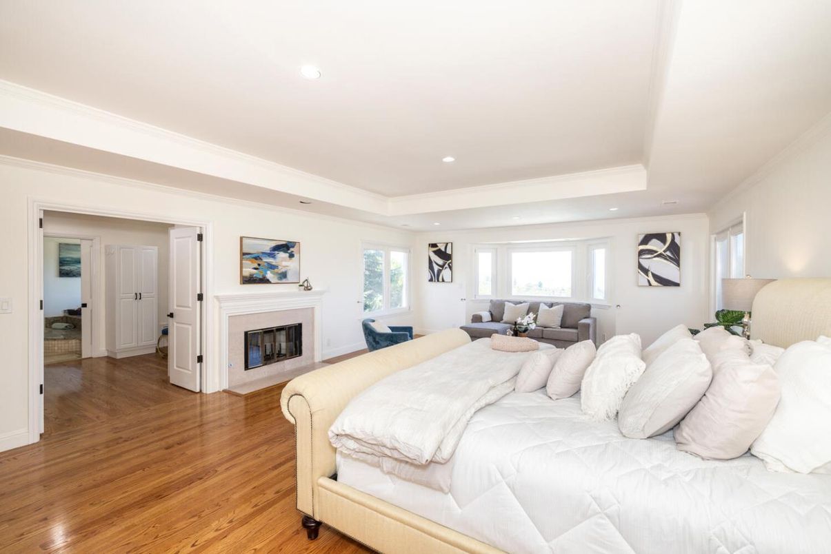 Bedroom, Fireplace, Interior, Recessed Lighting, Wood Texture Flooring
