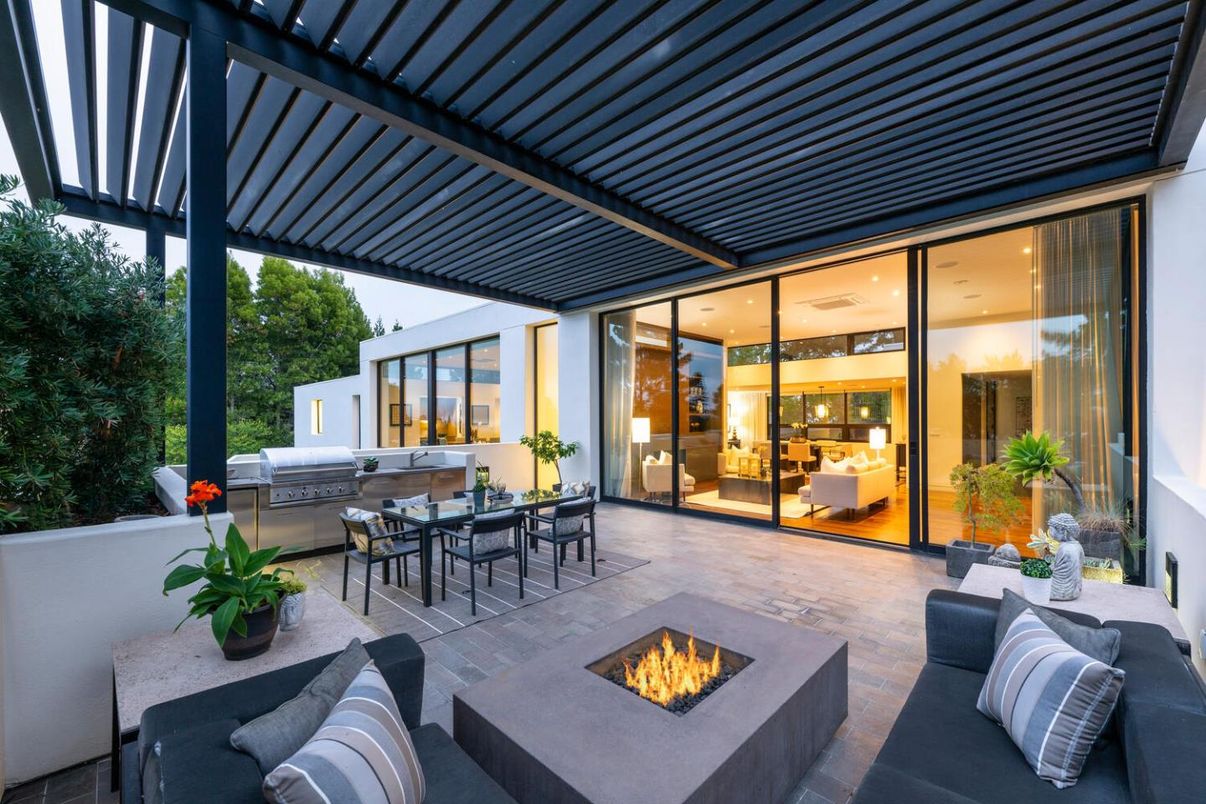 Exterior, Outdoor Kitchen
