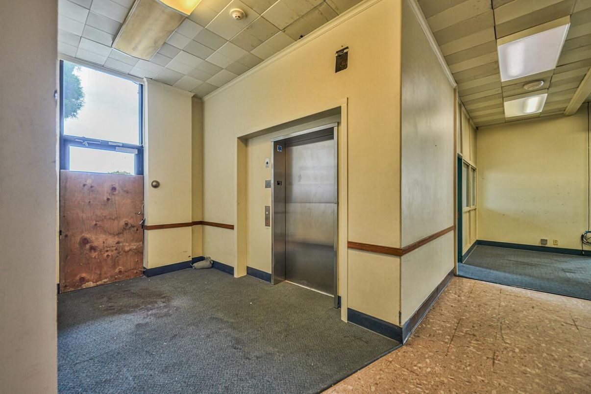 Elevator, Empty room, Interior, Recessed Lighting