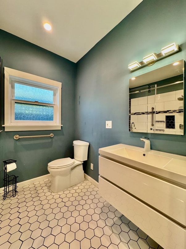 Bathroom, Interior, Recessed Lighting